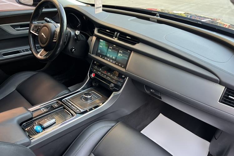Used Jaguar XFL 2019 XFL 2.0T 200 PS Two-Wheel-Drive Elite Edition Interior 6