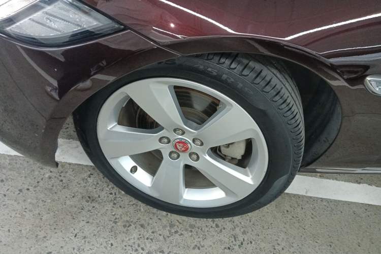 Used Jaguar XFL 2019 XFL 2.0T 200 PS Two-Wheel-Drive Elite Edition Left Front Wheel Hub