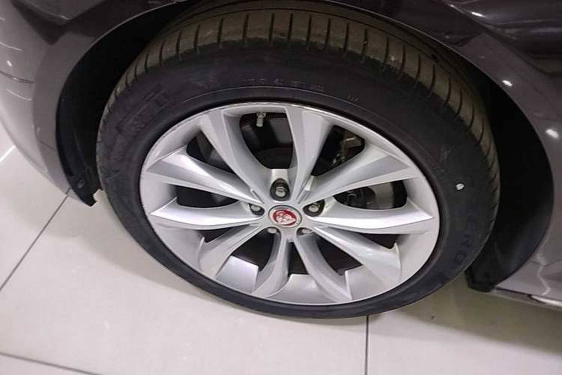 Used Jaguar XFL 2019 XFL 2.0T 250 PS Two-Wheel-Drive Luxury Edition Left Front Wheel Hub