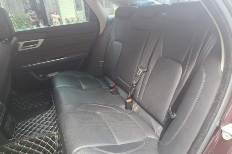 Used Jaguar XFL 2019 XFL 2.0T 250 PS Two-Wheel-Drive Luxury Edition Left Rear Seat