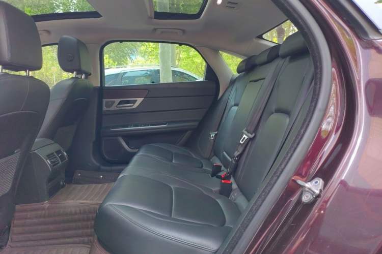 Used Jaguar XFL 2019 XFL 2.0T 200 PS Two-Wheel-Drive Elite Edition Left Rear Seat