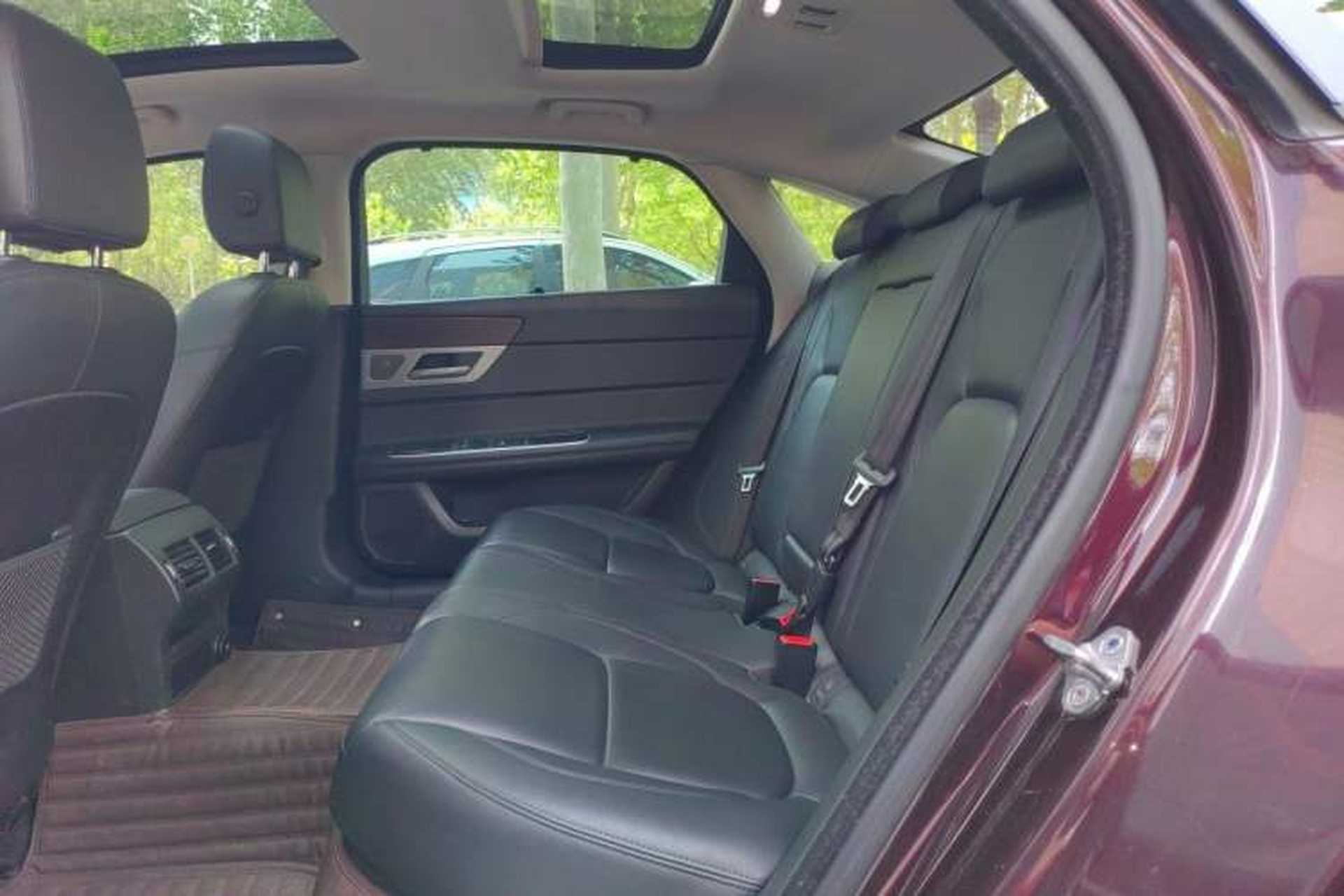Used Jaguar XFL 2019 XFL 2.0T 200 PS Two-Wheel-Drive Elite Edition Left Rear Seat