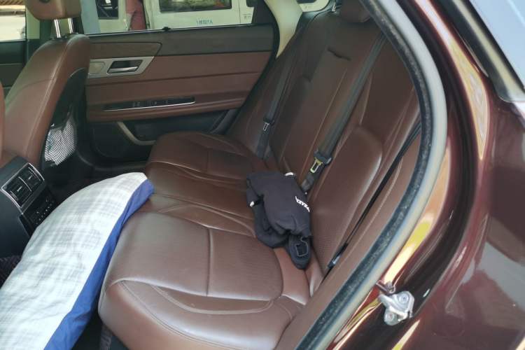 Used Jaguar XFL 2019 XFL 2.0T 250 PS Two-Wheel-Drive Luxury Edition Left Rear Seat
