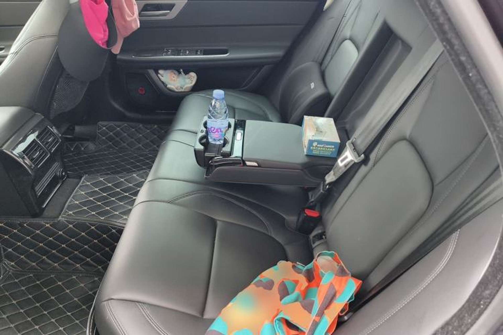 Used Jaguar XFL 2019 XFL 2.0T 200 PS Two-Wheel-Drive Elite Edition Left Rear Seat