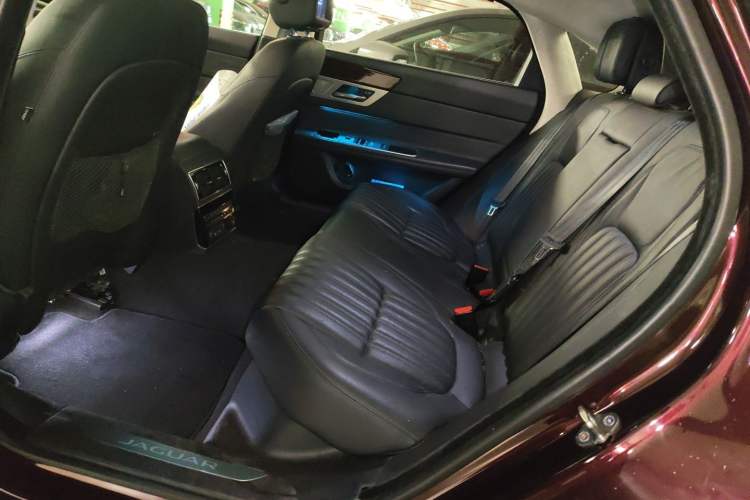 Used Jaguar XFL 2019 XFL 2.0T 300 PS Four-Wheel-Drive Luxury Edition Left Rear Seat