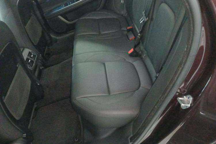 Used Jaguar XFL 2019 XFL 2.0T 200 PS Two-Wheel-Drive Elite Edition Left Rear Seat