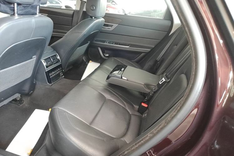 Used Jaguar XFL 2019 XFL 2.0T 250 PS Two-Wheel-Drive Luxury Edition Left Rear Seat