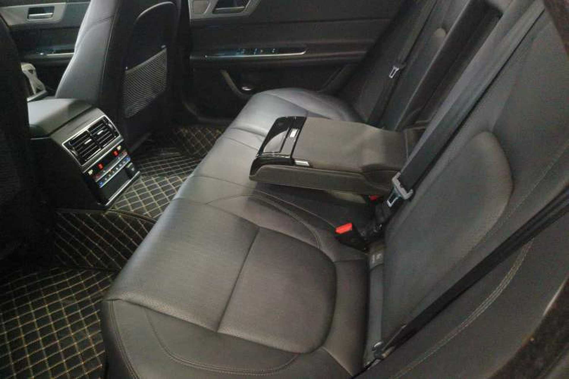 Used Jaguar XFL 2019 XFL 2.0T 250 PS Two-Wheel-Drive Luxury Edition Left Rear Seat