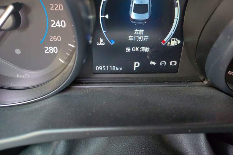 Used Jaguar XFL 2019 XFL 2.0T 200 PS Two-Wheel-Drive Elite Edition Odometer Close Up