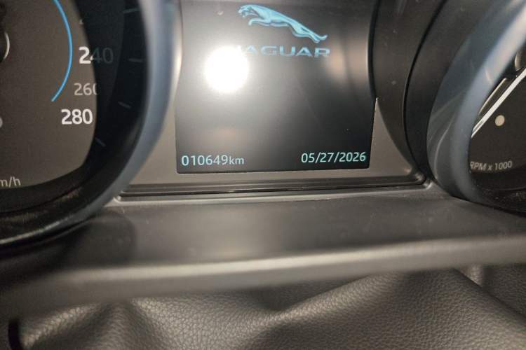 Used Jaguar XFL 2019 XFL 2.0T 200 PS Two-Wheel-Drive Elite Edition Odometer Close Up