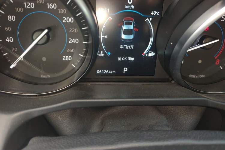 Used Jaguar XFL 2019 XFL 2.0T 200PS Two-Wheel-Drive Luxury Edition Odometer Close Up