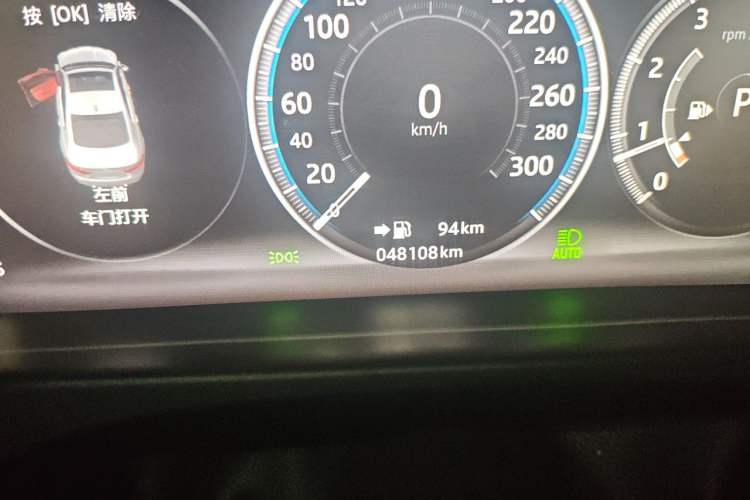 Used Jaguar XFL 2019 XFL 2.0T 250 PS Two-Wheel-Drive Luxury Edition Odometer Close Up