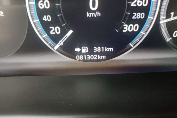 Used Jaguar XFL 2019 XFL 2.0T 250 PS Two-Wheel-Drive Luxury Edition Odometer Close Up