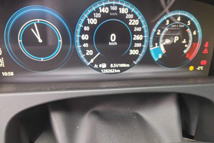 Used Jaguar XFL 2019 XFL 2.0T 250 PS Four-Wheel Drive Luxury Edition Odometer Close Up