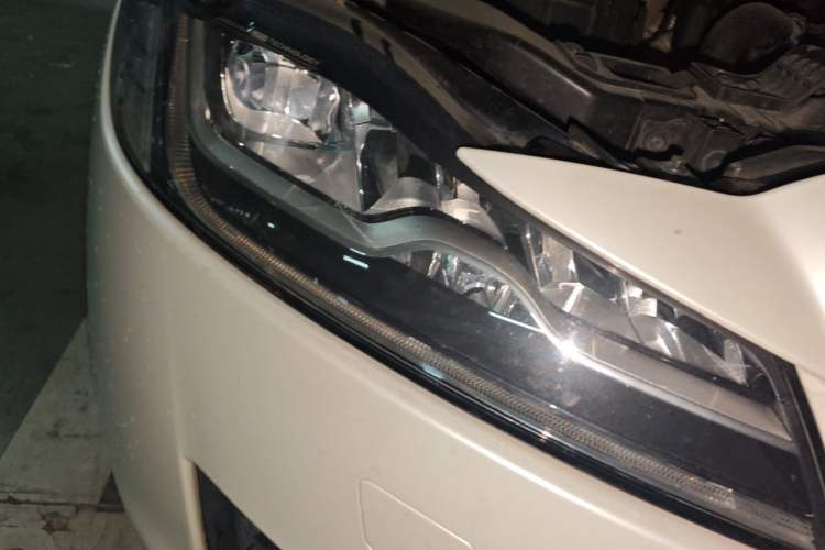Used Jaguar XFL 2019 XFL 2.0T 250 PS Two-Wheel-Drive Luxury Edition Right Front Headlight