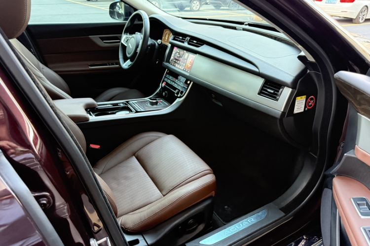 Used Jaguar XFL 2019 XFL 2.0T 250 PS Four-Wheel Drive Luxury Edition Right Front Seat