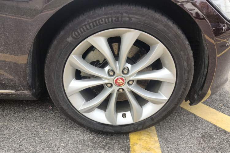 Used Jaguar XFL 2019 XFL 2.0T 250 PS Two-Wheel-Drive Luxury Edition Right Front Wheel Hub