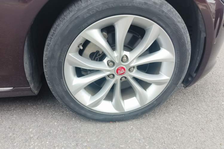 Used Jaguar XFL 2019 XFL 2.0T 250 PS Two-Wheel-Drive Luxury Edition Right Front Wheel Hub