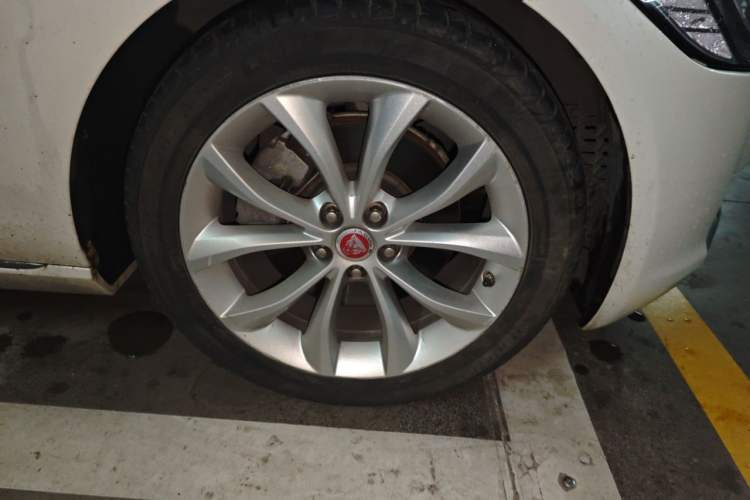 Used Jaguar XFL 2019 XFL 2.0T 250 PS Two-Wheel-Drive Luxury Edition Right Front Wheel Hub