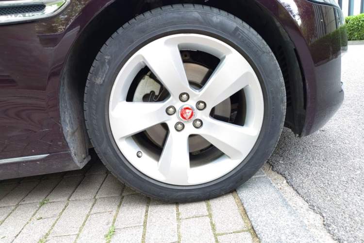 Used Jaguar XFL 2019 XFL 2.0T 200 PS Two-Wheel-Drive Elite Edition Right Front Wheel Hub