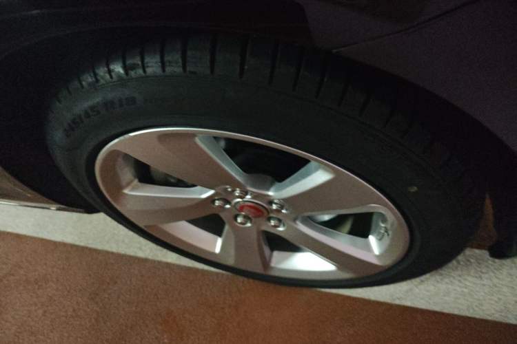 Used Jaguar XFL 2019 XFL 2.0T 200 PS Two-Wheel-Drive Elite Edition Right Front Wheel Hub