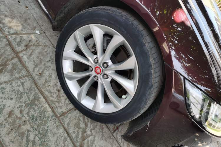 Used Jaguar XFL 2019 XFL 2.0T 250 PS Two-Wheel-Drive Luxury Edition Right Front Wheel Hub