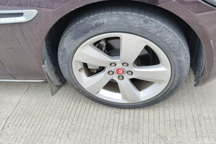Used Jaguar XFL 2019 XFL 2.0T 200 PS Two-Wheel-Drive Elite Edition Right Front Wheel Hub