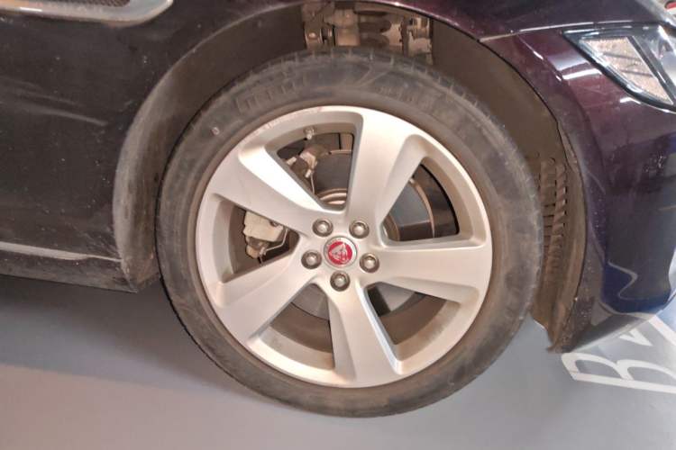 Used Jaguar XFL 2019 XFL 2.0T 200 PS Two-Wheel-Drive Elite Edition Right Front Wheel Hub