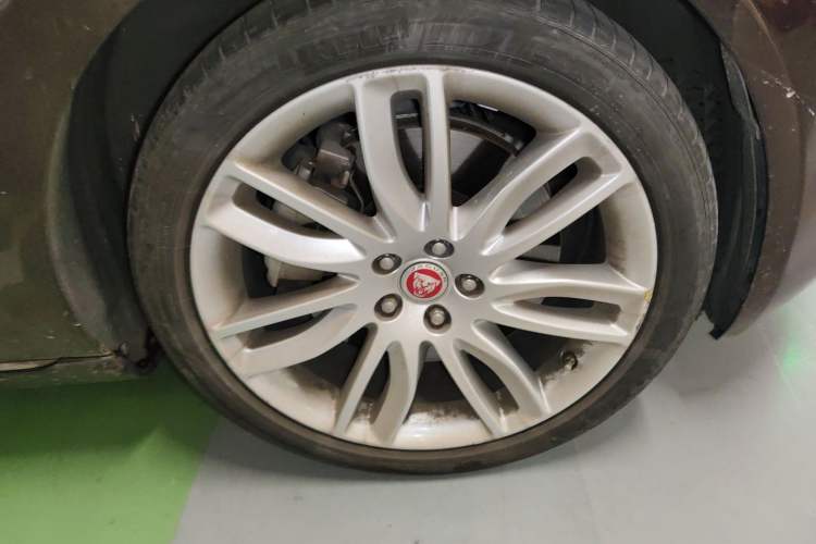 Used Jaguar XFL 2019 XFL 2.0T 300 PS Four-Wheel-Drive Luxury Edition Right Front Wheel Hub