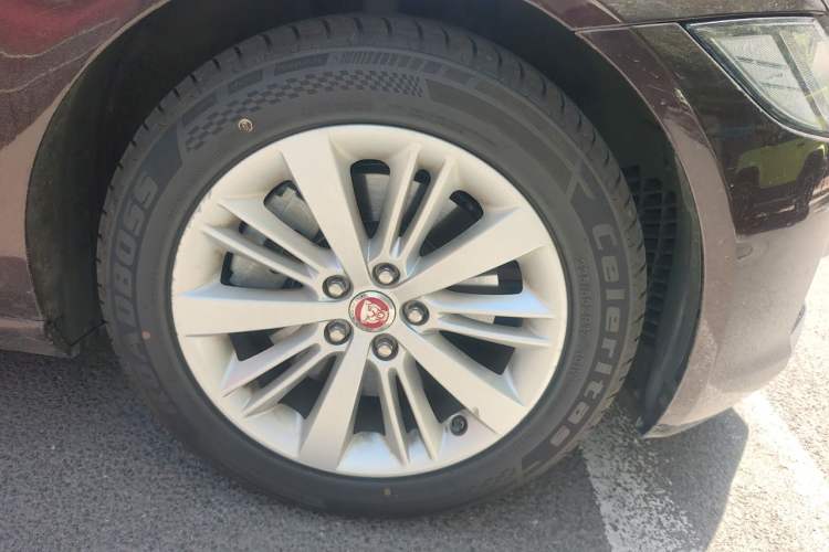 Used Jaguar XFL 2019 XFL 2.0T 200PS Two-Wheel-Drive Luxury Edition Right Front Wheel Hub