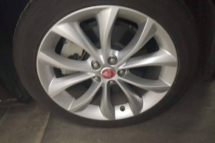 Used Jaguar XFL 2019 XFL 2.0T 250 PS Two-Wheel-Drive Luxury Edition Right Front Wheel Hub