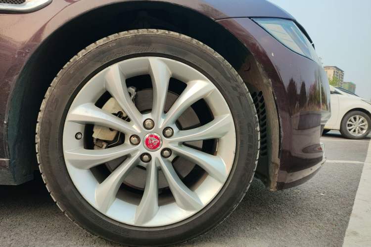 Used Jaguar XFL 2019 XFL 2.0T 250 PS Two-Wheel-Drive Luxury Edition Right Front Wheel Hub