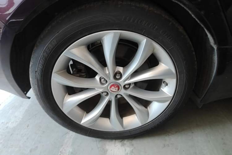 Used Jaguar XFL 2019 XFL 2.0T 250 PS Two-Wheel-Drive Luxury Edition Right Rear Wheel Hub