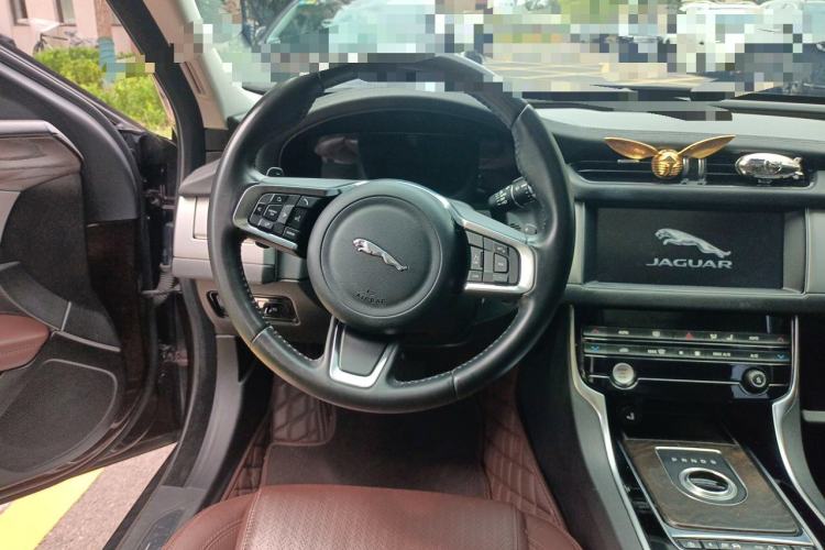 Used Jaguar XFL 2019 XFL 2.0T 250 PS Two-Wheel-Drive Luxury Edition Steering Wheel