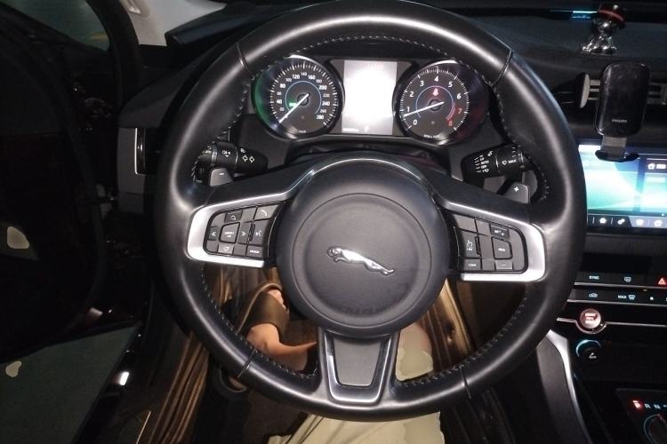 Used Jaguar XFL 2019 XFL 2.0T 200PS Two-Wheel-Drive Luxury Edition Steering Wheel