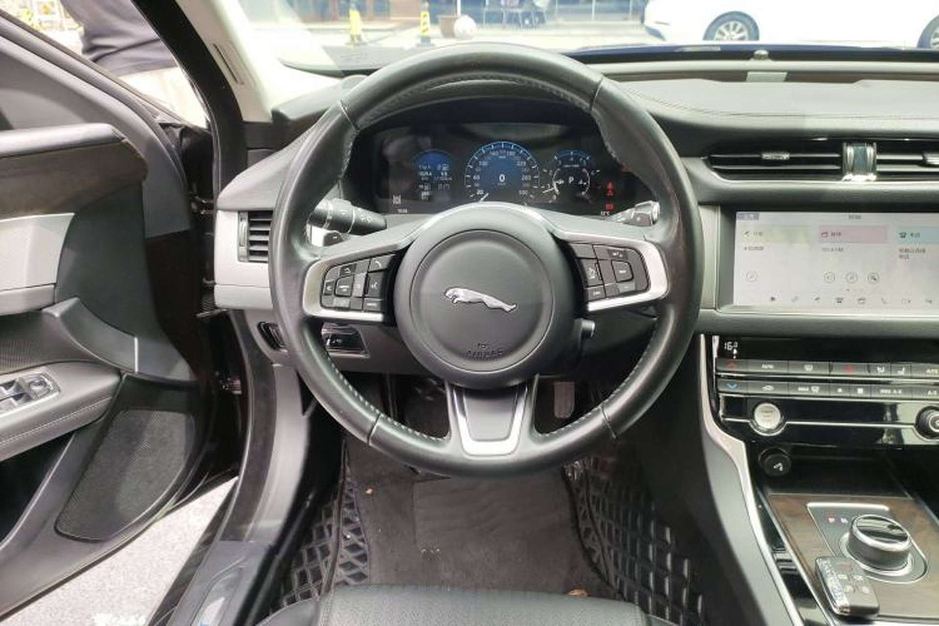 Used Jaguar XFL 2019 XFL 2.0T 250 PS Two-Wheel-Drive Luxury Edition Steering Wheel