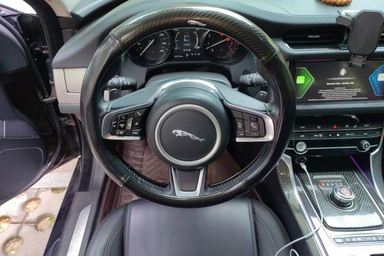 Used Jaguar XFL 2019 XFL 2.0T 200 PS Two-Wheel-Drive Elite Edition Steering Wheel