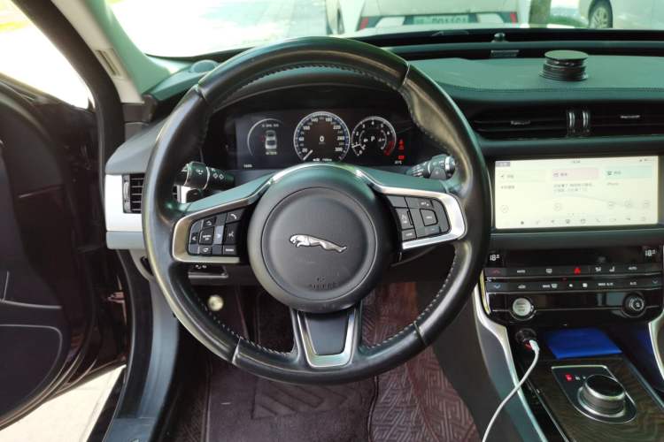 Used Jaguar XFL 2019 XFL 2.0T 250 PS Two-Wheel-Drive Luxury Edition Steering Wheel