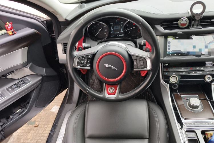 Used Jaguar XFL 2019 XFL 2.0T 200 PS Two-Wheel-Drive Elite Edition Steering Wheel