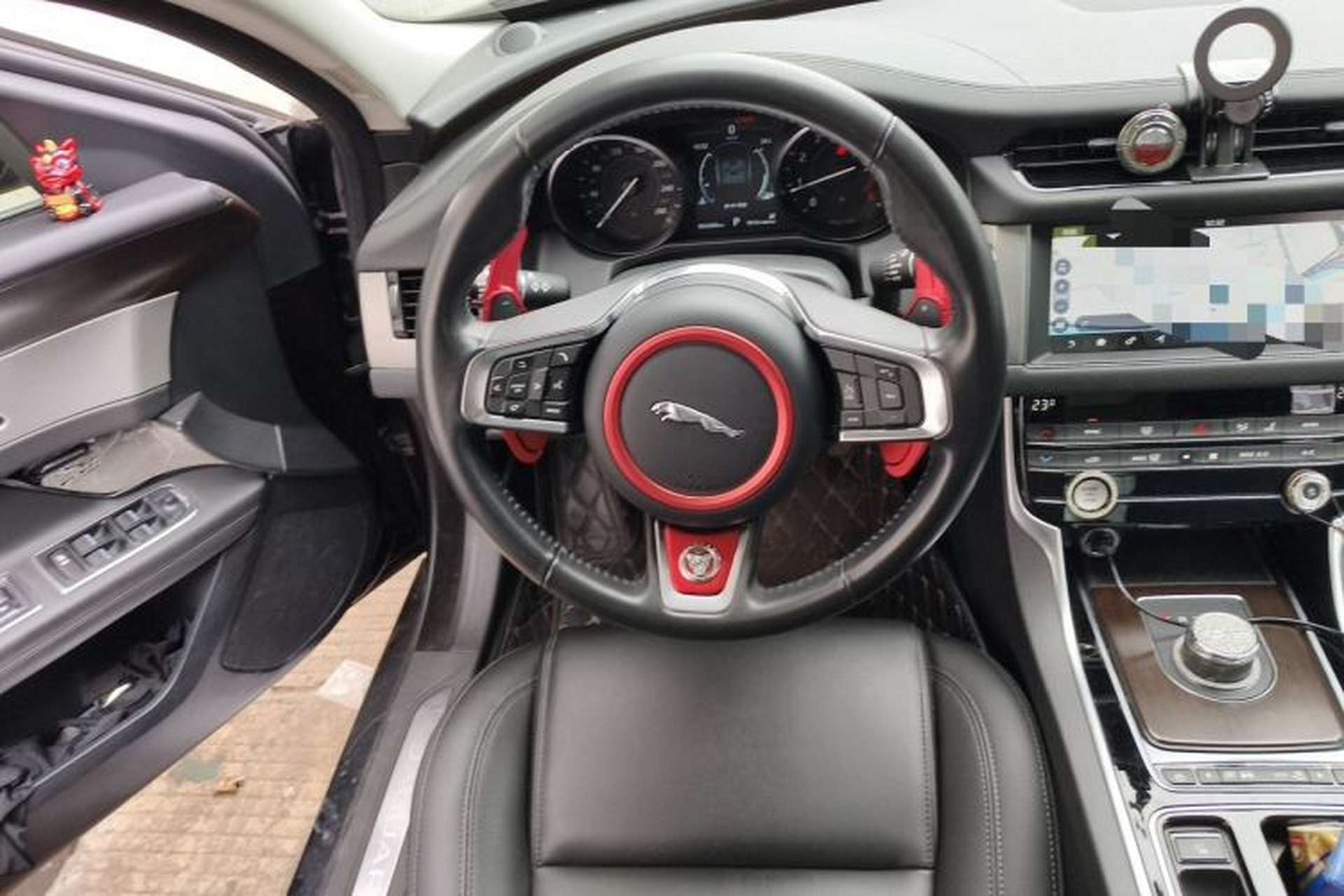 Used Jaguar XFL 2019 XFL 2.0T 200 PS Two-Wheel-Drive Elite Edition Steering Wheel