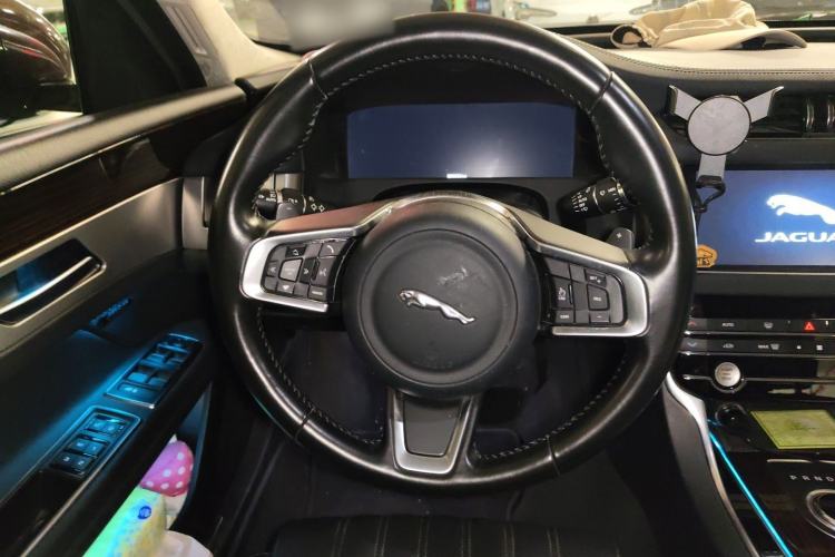 Used Jaguar XFL 2019 XFL 2.0T 300 PS Four-Wheel-Drive Luxury Edition Steering Wheel