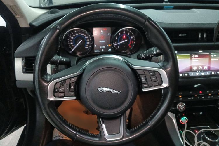 Used Jaguar XFL 2019 XFL 2.0T 200 PS Two-Wheel-Drive Elite Edition Steering Wheel