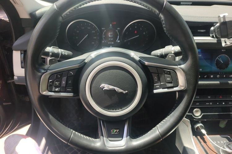 Used Jaguar XFL 2019 XFL 2.0T 200PS Two-Wheel-Drive Luxury Edition Steering Wheel