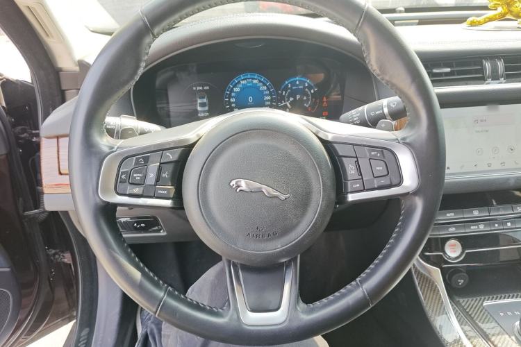 Used Jaguar XFL 2019 XFL 2.0T 250 PS Two-Wheel-Drive Luxury Edition Steering Wheel