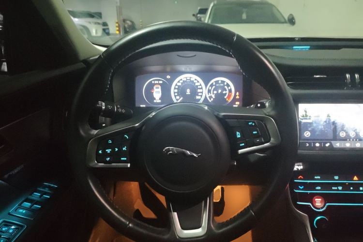Used Jaguar XFL 2019 XFL 2.0T 250 PS Two-Wheel-Drive Luxury Edition Steering Wheel