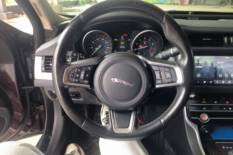 Used Jaguar XFL 2019 XFL 2.0T 200 PS Two-Wheel-Drive Elite Edition Steering Wheel