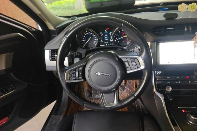Used Jaguar XFL 2019 XFL 2.0T 200 PS Two-Wheel-Drive Elite Edition Steering Wheel