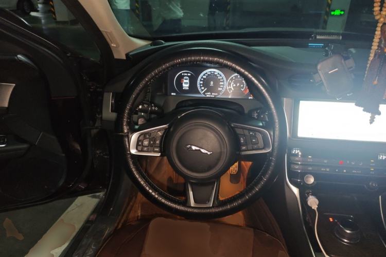 Used Jaguar XFL 2019 XFL 2.0T 250 PS Two-Wheel-Drive Luxury Edition Steering Wheel