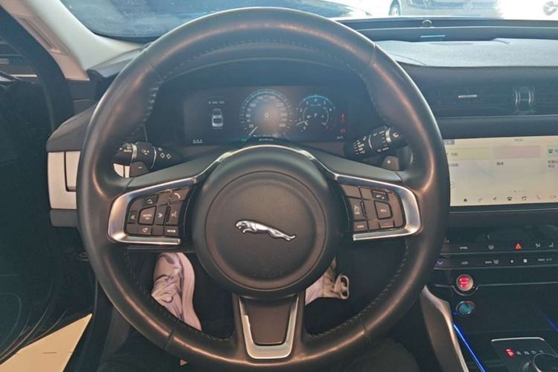 Used Jaguar XFL 2019 XFL 2.0T 200 PS Two-Wheel-Drive Elite Edition Steering Wheel