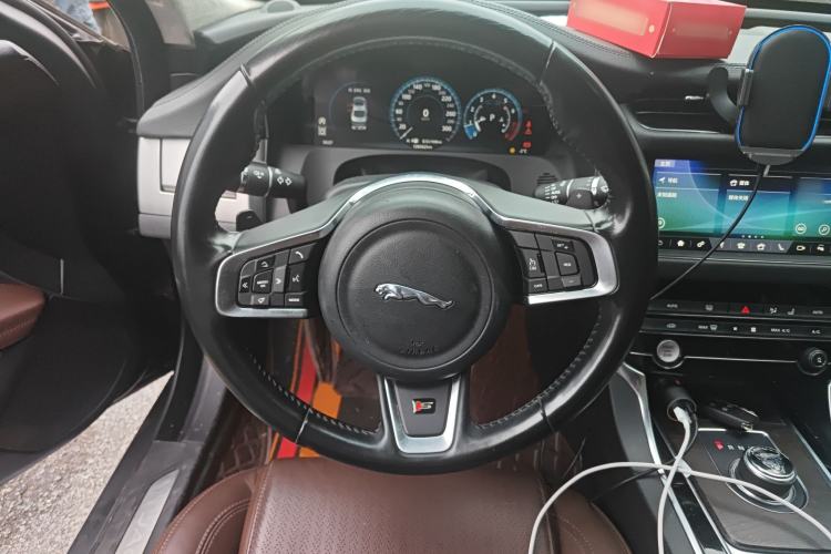 Used Jaguar XFL 2019 XFL 2.0T 250 PS Four-Wheel Drive Luxury Edition Steering Wheel